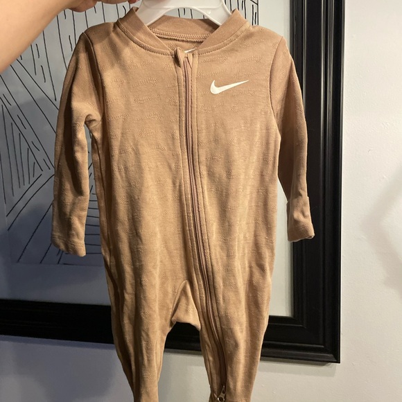 Nike Other - Nike Beige Kids One Piece Footie